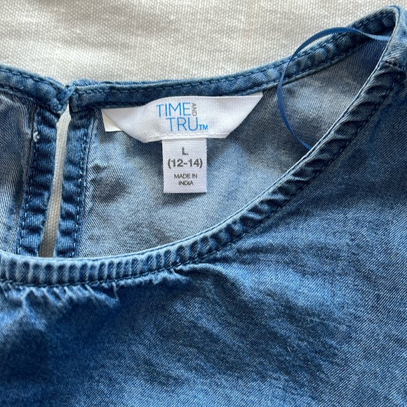 Time and Tru Chambray Oversized Peplum Blouse Size Large NWOT - Picture 4 of 9